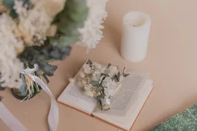 White Hydrangea & Eucalyptus Boutonnieres / Lapel Pin For Men / Groom Pin / Boho Boutonniere / Groom Boutonniere White Hydrangea & Eucalyptus Boutonnieres / Lapel Pin For Men / Groom Pin / Boho Boutonniere / Groom Boutonniere